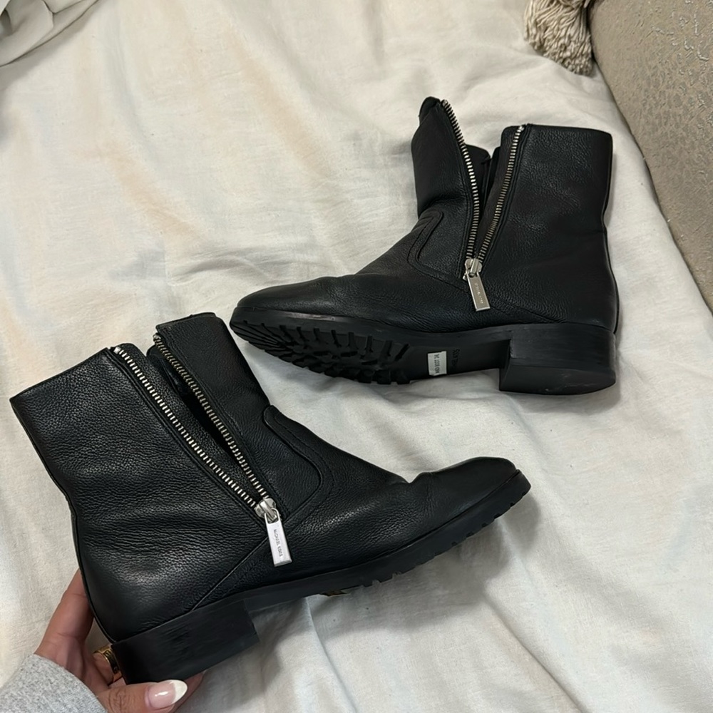 Never Worn Michael Kors Zippee Bootie